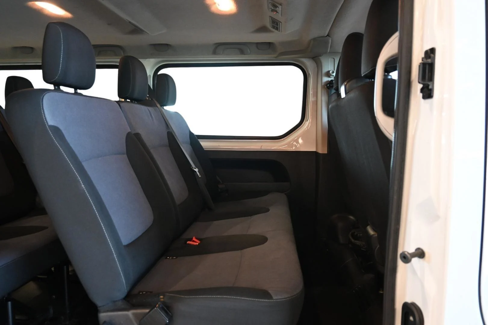 Car Image - 4qhEZQ710CPyITQjn7afU1