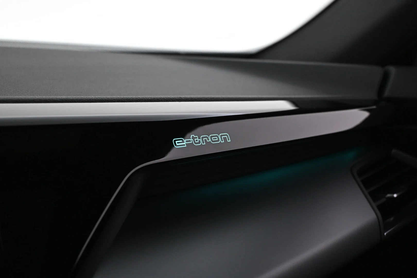 Car Image - 2Z1cQnCnTOl1jcjlDo9D9i