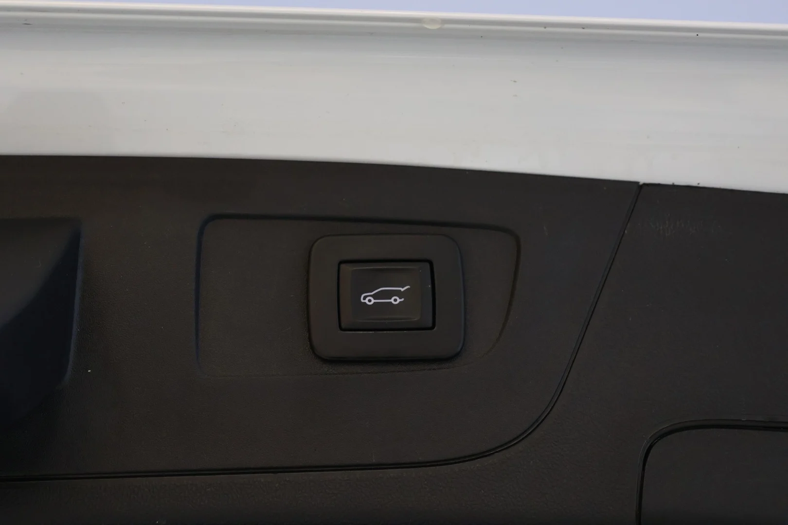 Car Image - 187iDpM8MbcMVm03uvrl65
