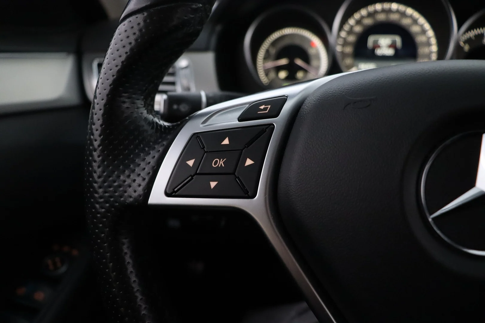 Car Image - 1NJW1mhXEhOg6fGMWAPQ9i