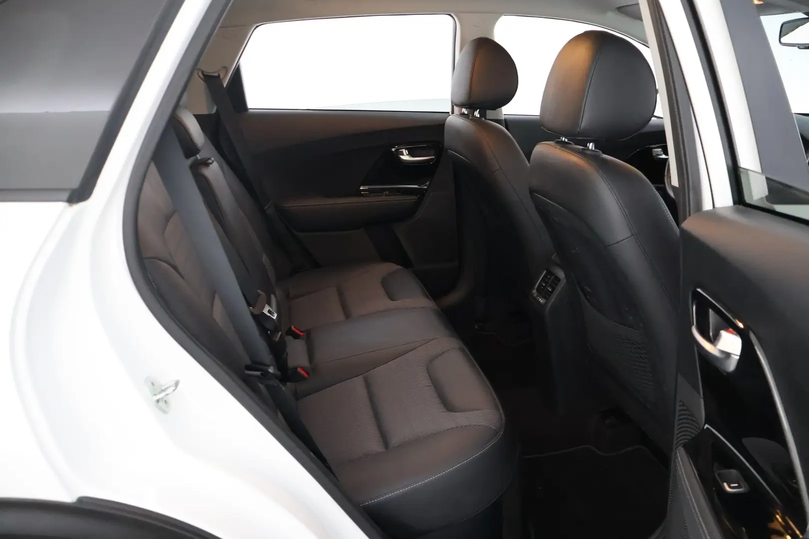 Car Image - 6j9RTFJLX1DNsgNUEtrq4K