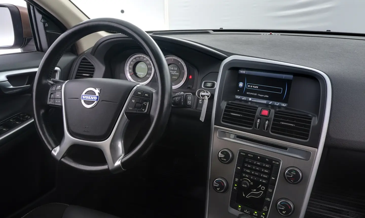 Car Image - 4hk3EM04AYzVLF725hr7um