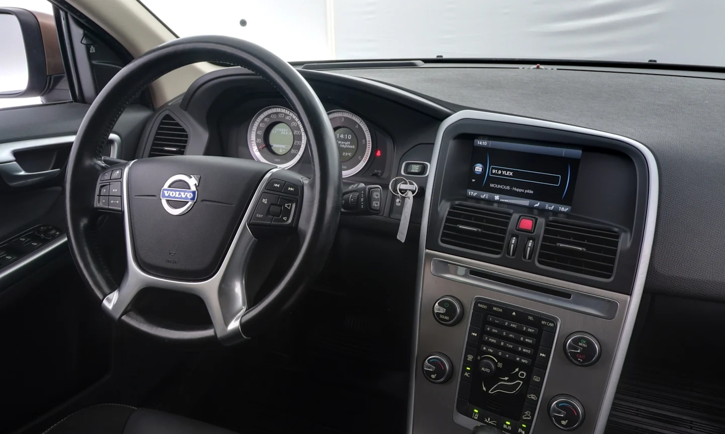 Car Image - 4hk3EM04AYzVLF725hr7um