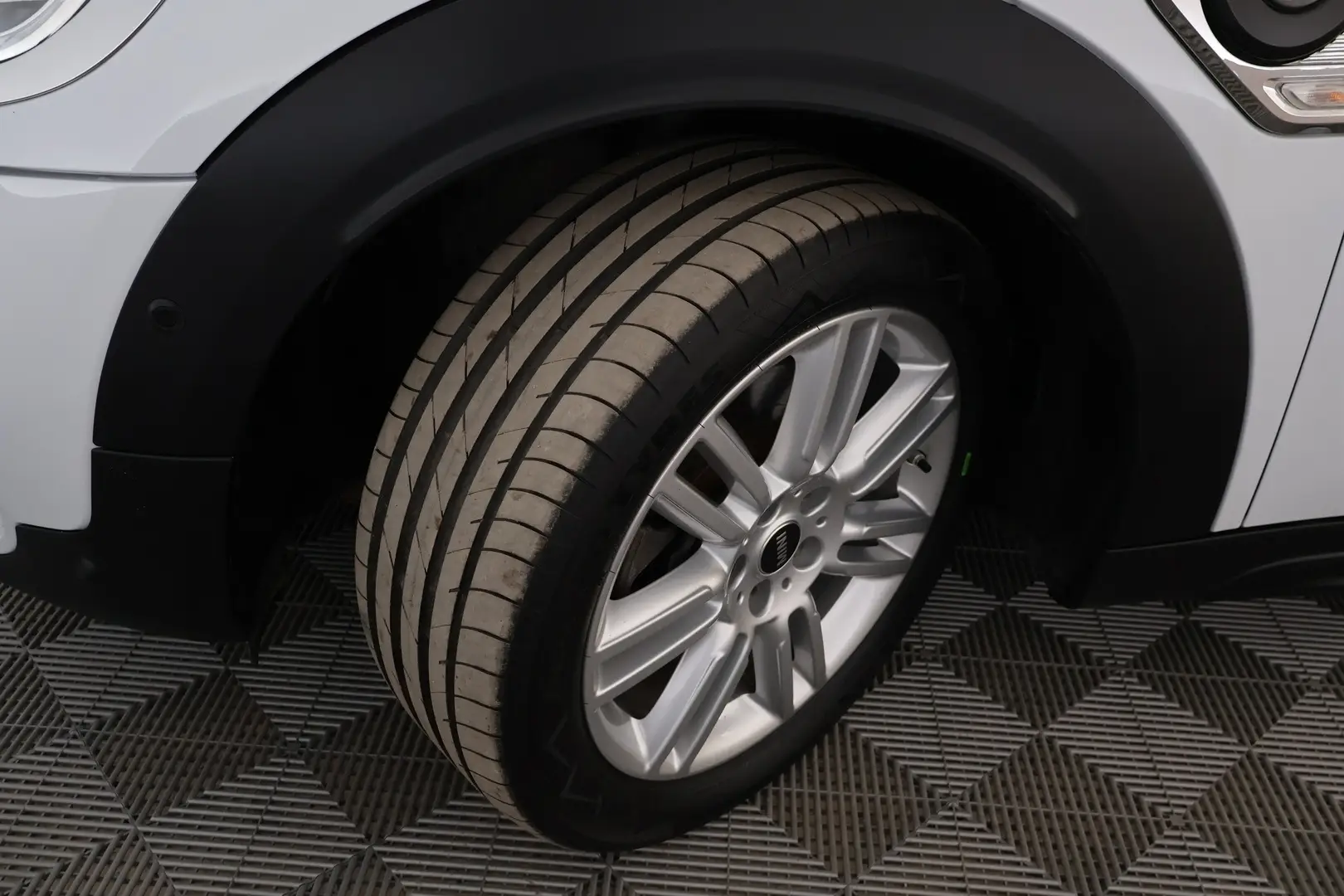 Car Image - XsRW4t33193iU7AcfeZys