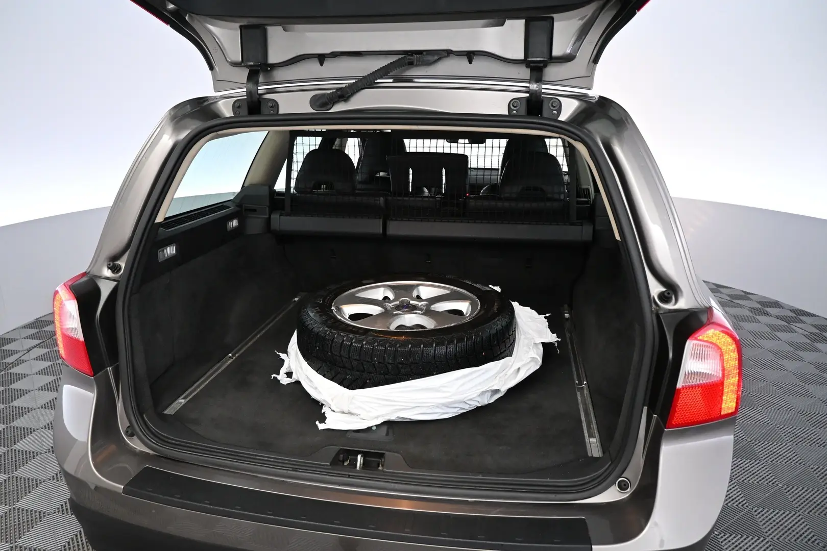 Car Image - e9DVzcqm4kkaPg2FNxUNx