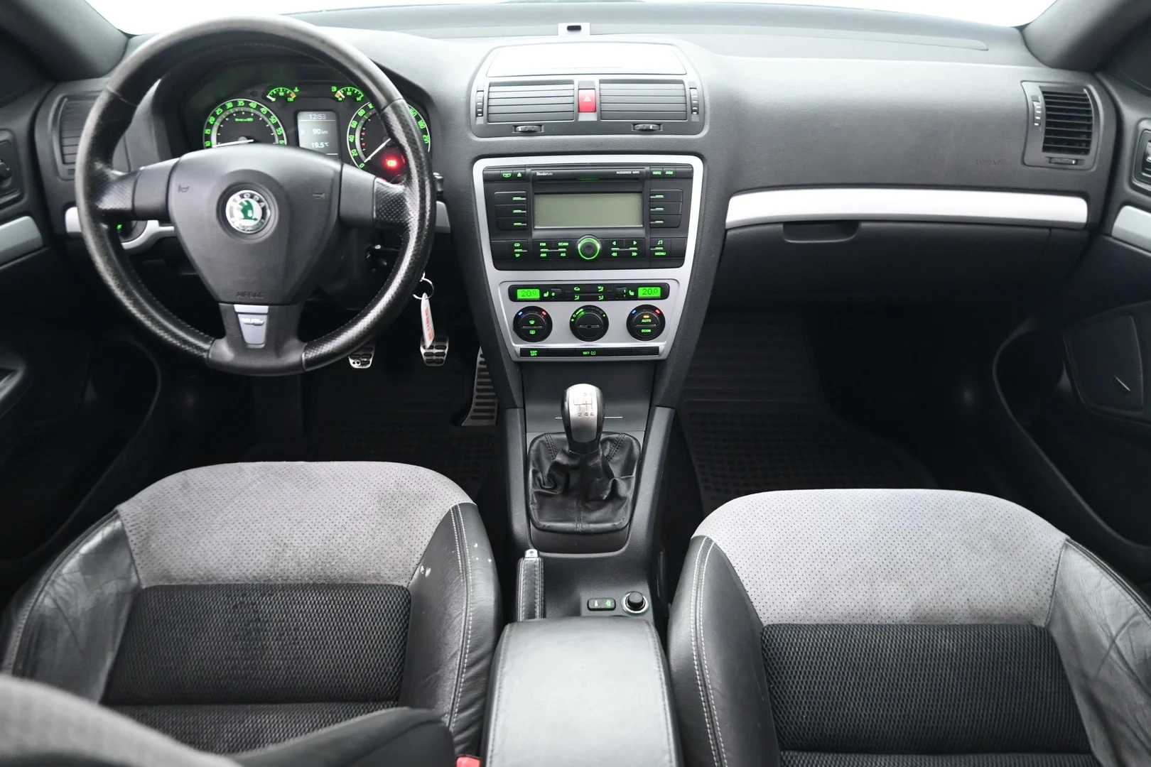 Car Image - QW5s2aY97t4lU6Miu5Vzc