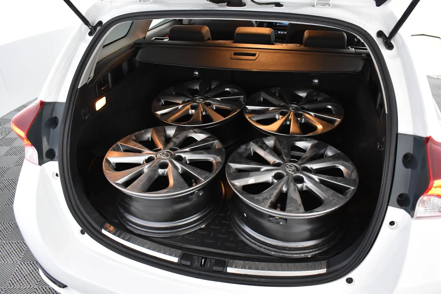 Car Image - 6aSoo8gPivWEXOtHK2565j