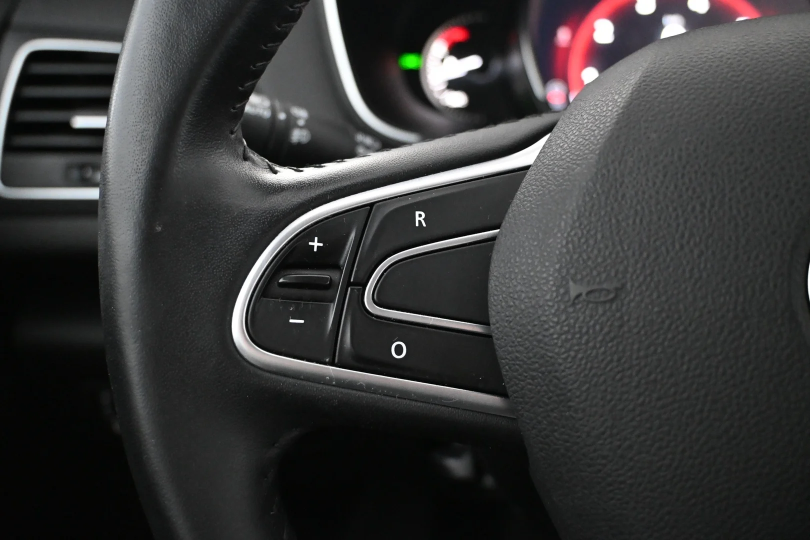 Car Image - 3E1le8vTSSZ5NHpfoQMt8C