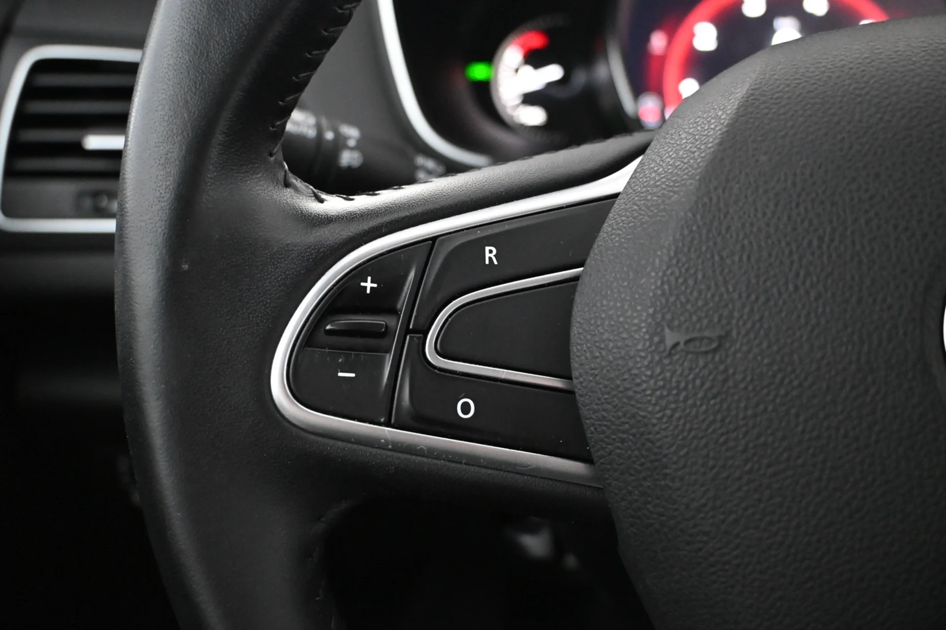 Car Image - 3E1le8vTSSZ5NHpfoQMt8C