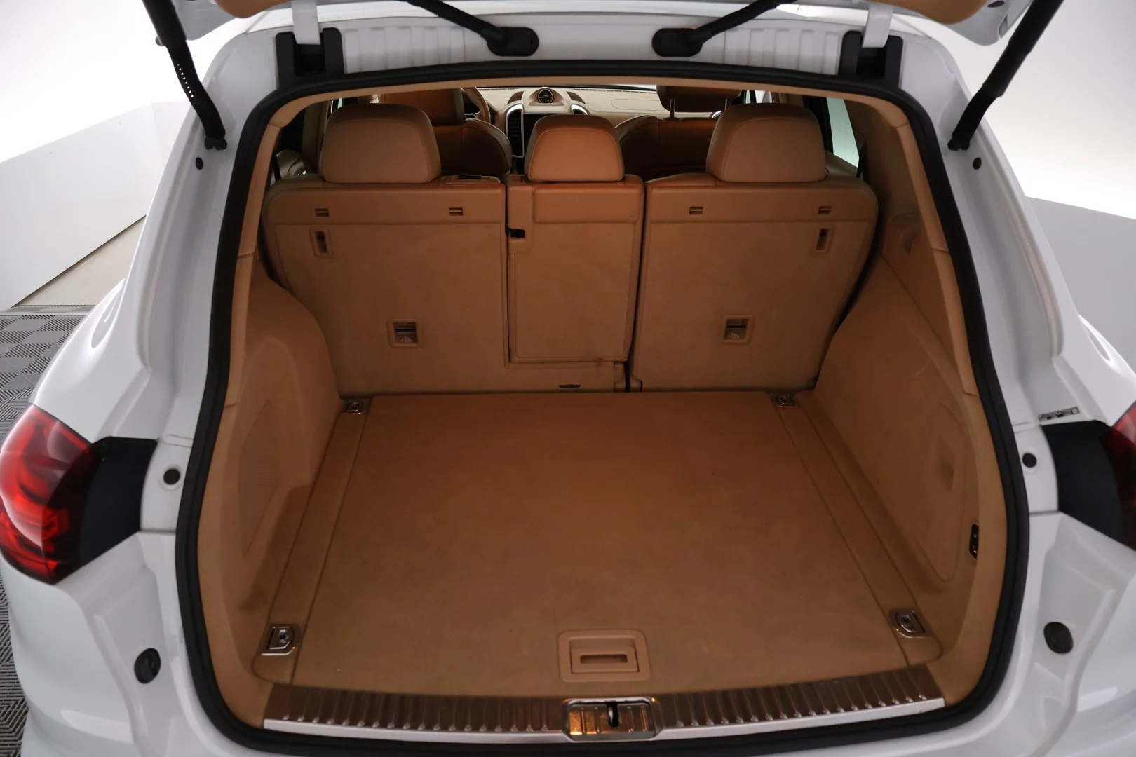 Car Image - 7lLFnzyKG2d8if203TnTPY