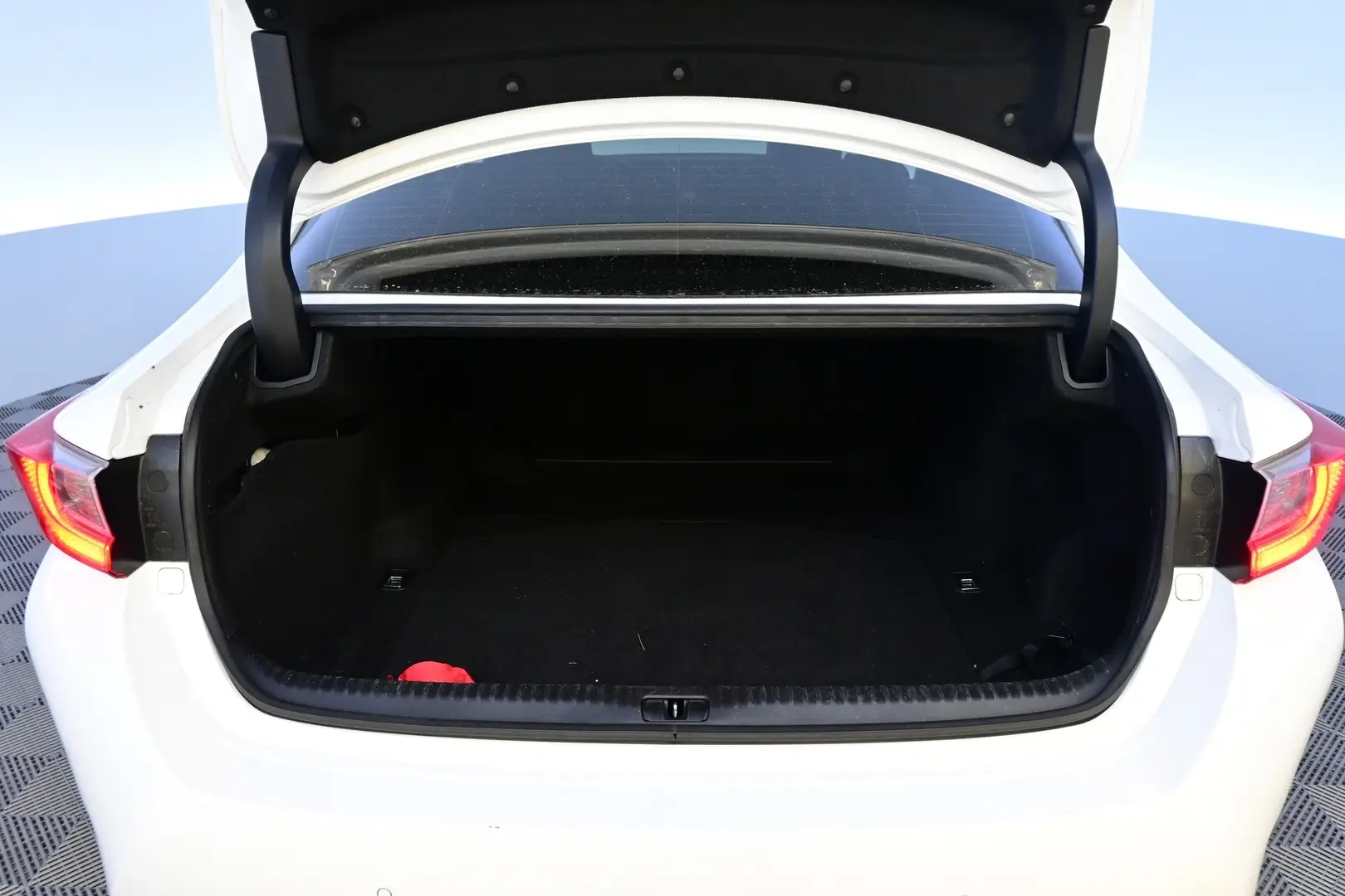 Car Image - 6fKwNo8fVVPq22Mnk8V92n