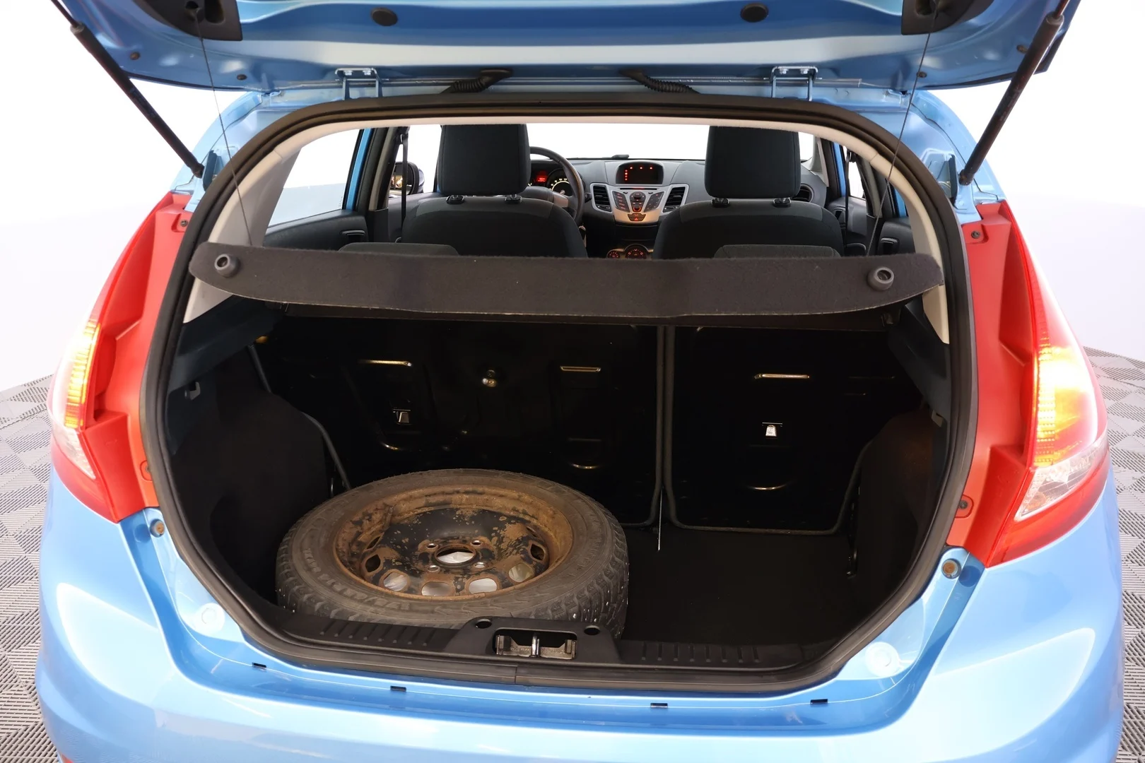 Car Image - vWF8KgI2nVDQDIxZxbVKN