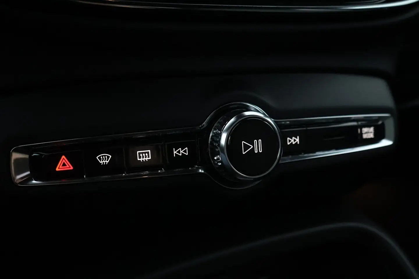 Car Image - bKW2yekrLAqCWqtBVZbd8