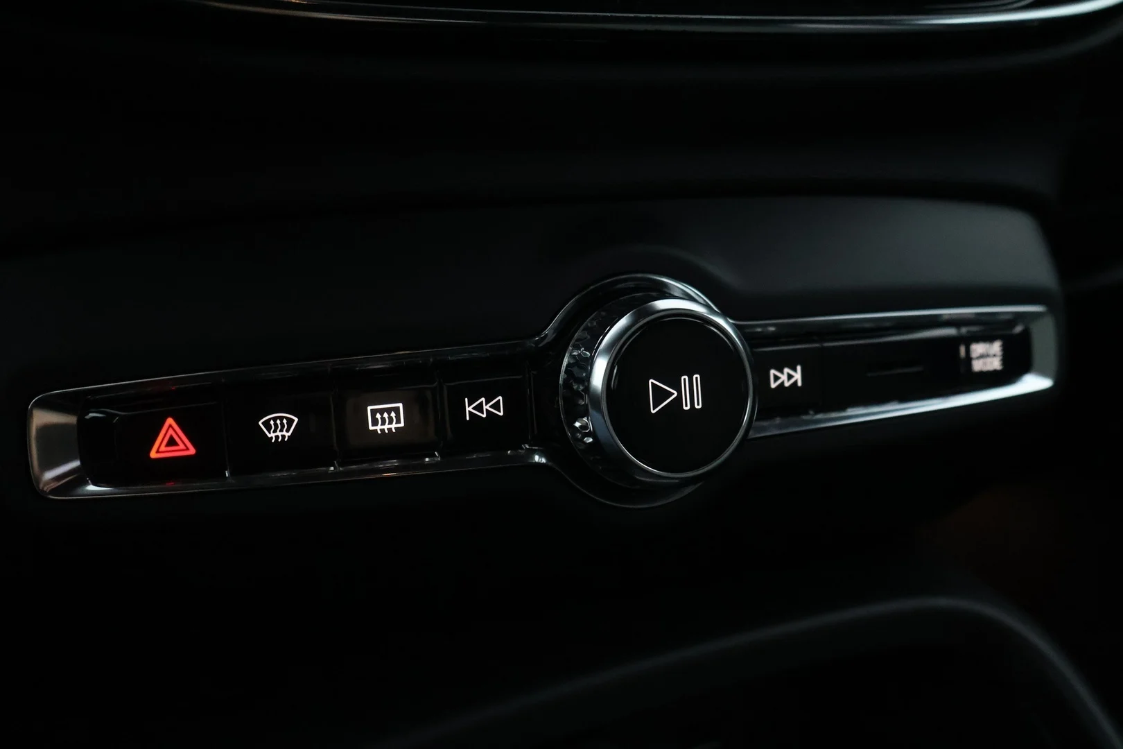 Car Image - bKW2yekrLAqCWqtBVZbd8