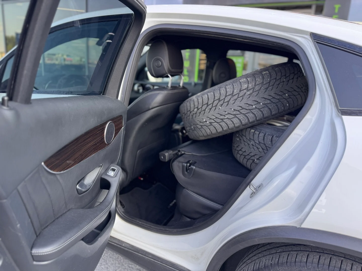 Car Image - 2IcPohgMWEKHOoKEx5vNCp