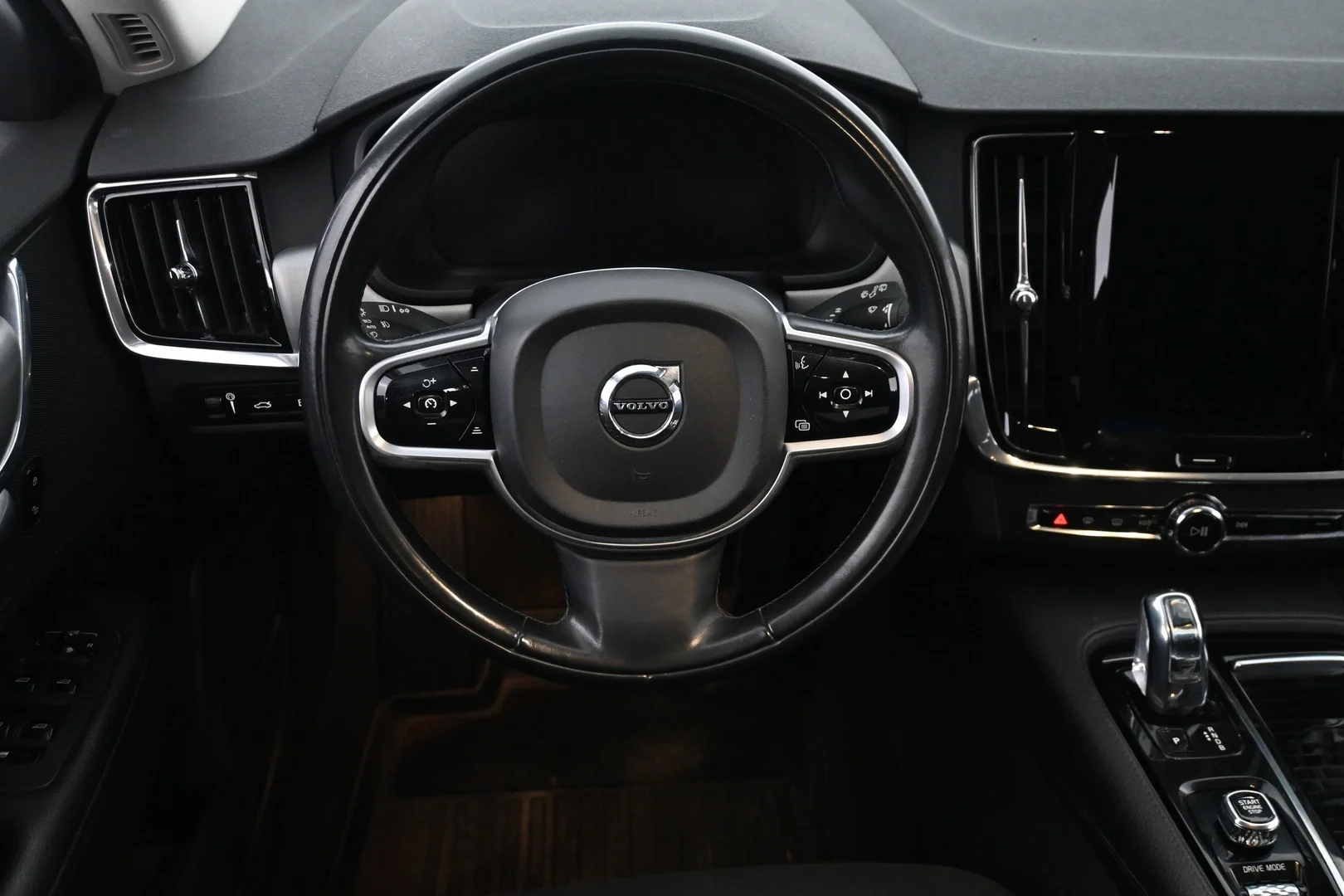 Car Image - 4YhpWxNRu17ubdRyrYm2LP