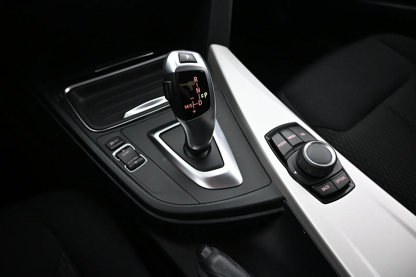 Car Image - dL6kL8kPbdXfSG6r5TzPE