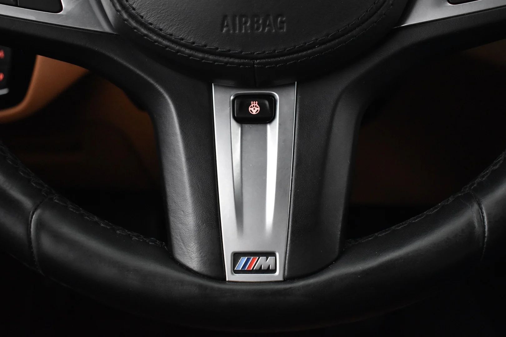Car Image - 4GJHEKJGbCQ1b1amxKUX1y
