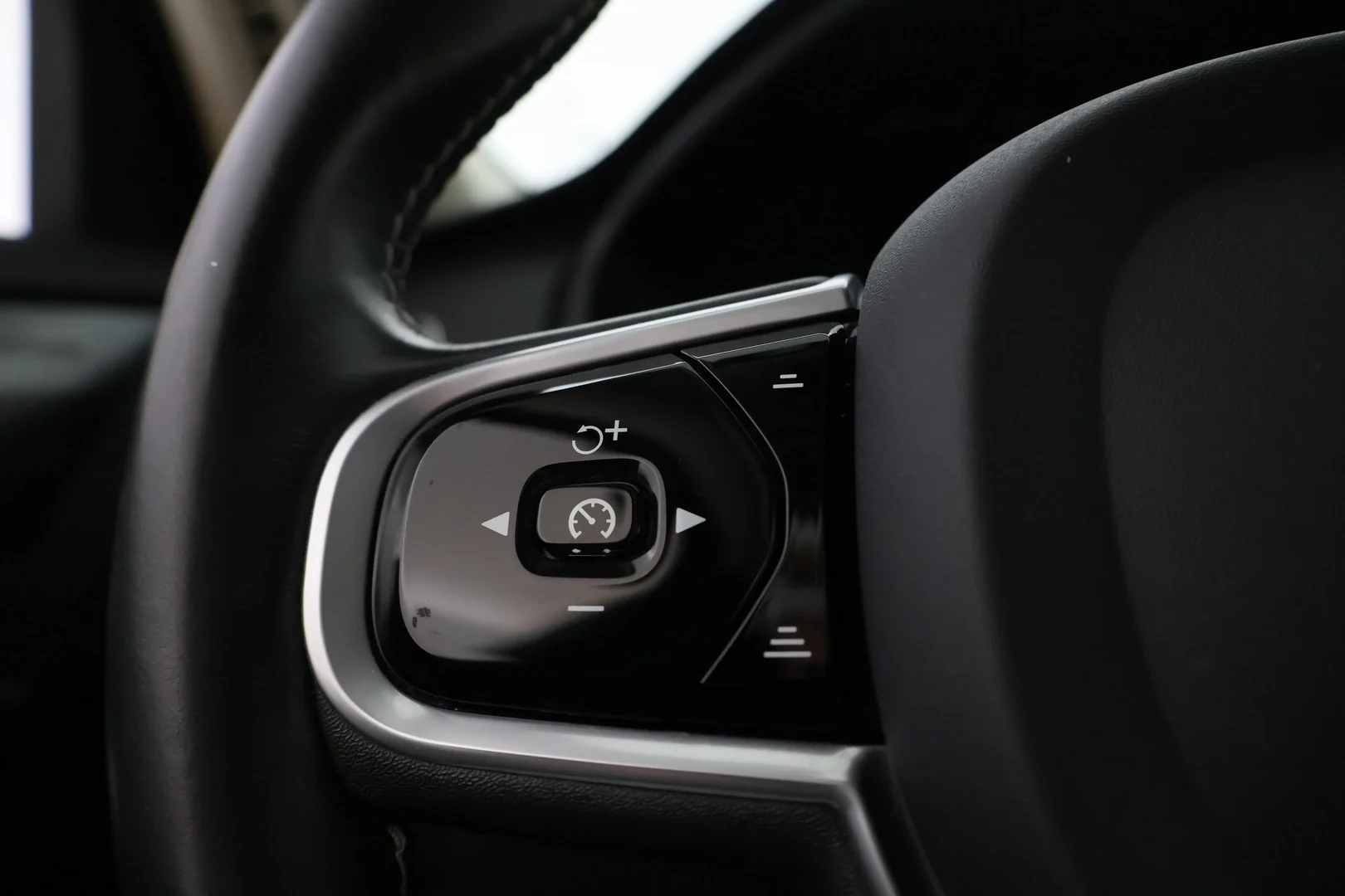 Car Image - 6vZP5YdUO0RCTTpxkBiDm5