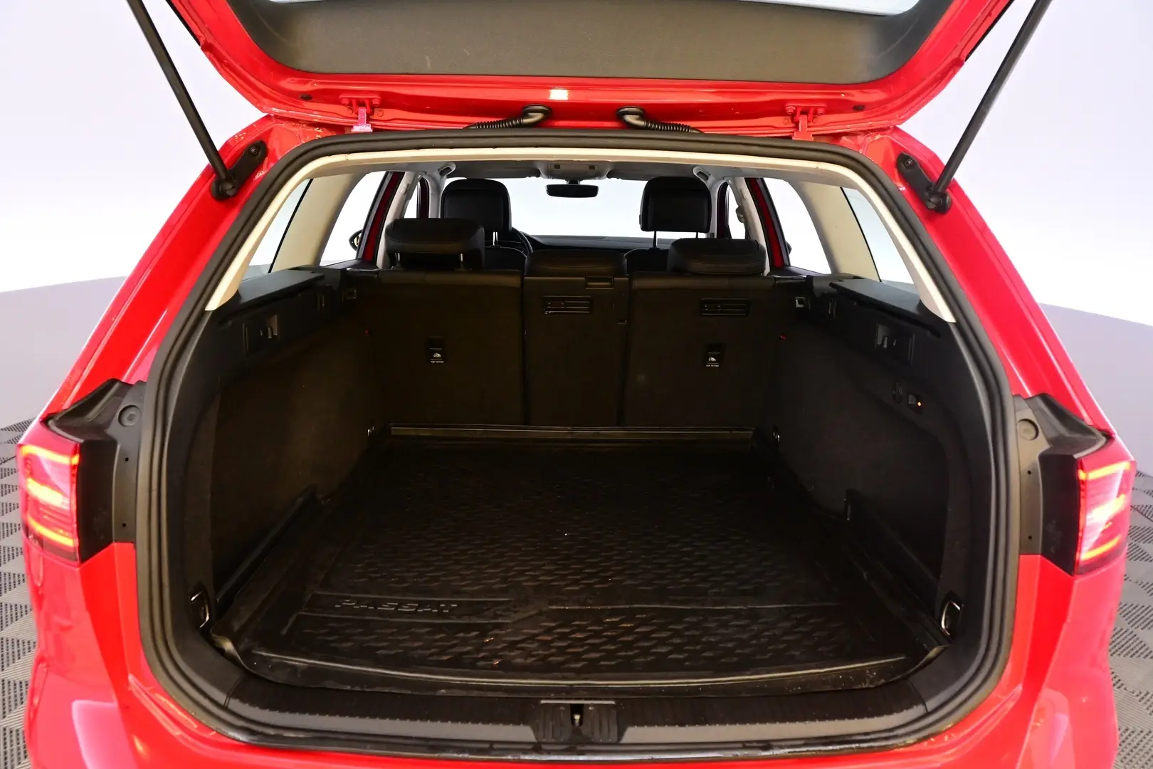 Car Image - 122x7YssbSUNpyDmKv81KM