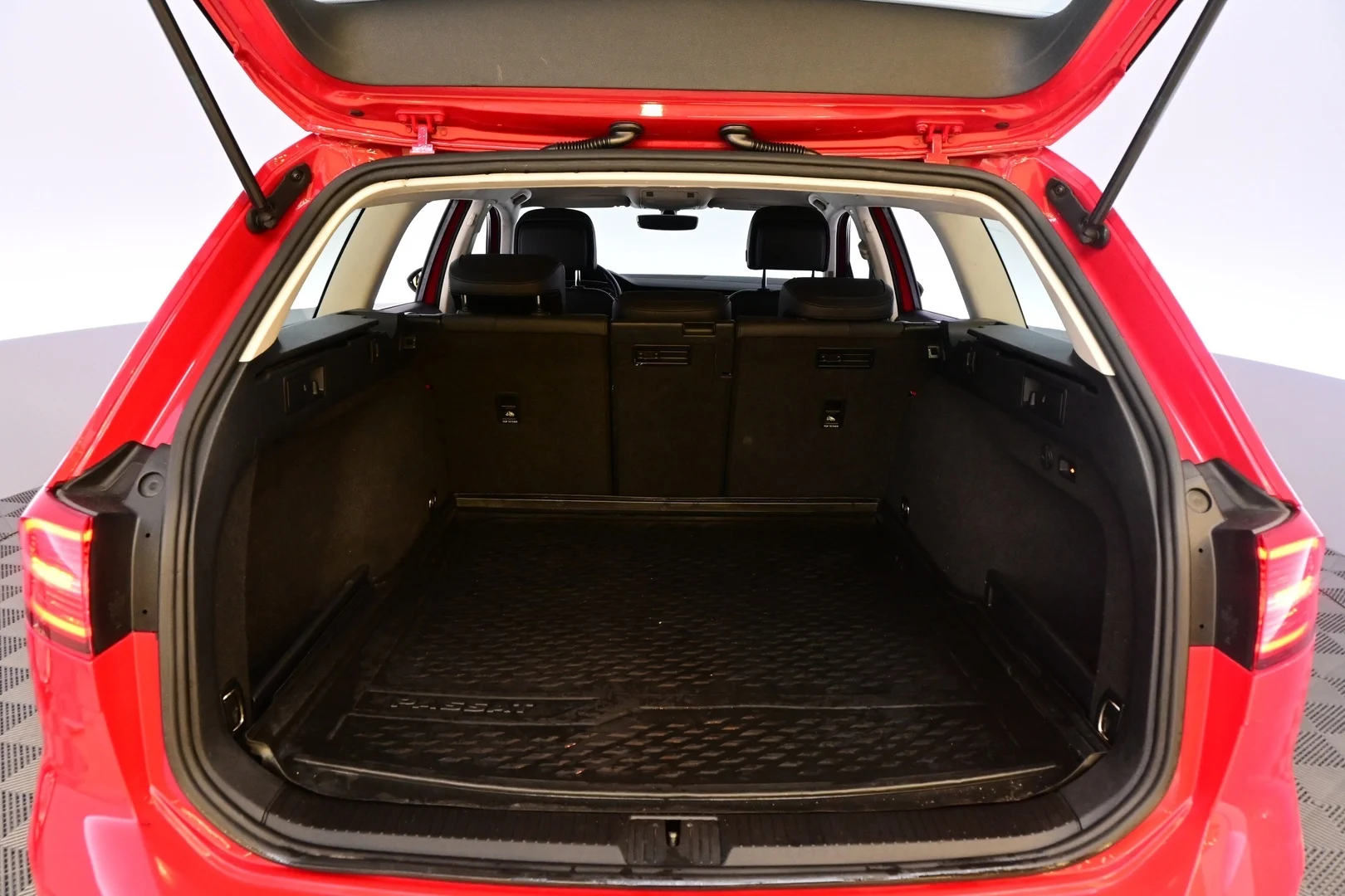 Car Image - 122x7YssbSUNpyDmKv81KM