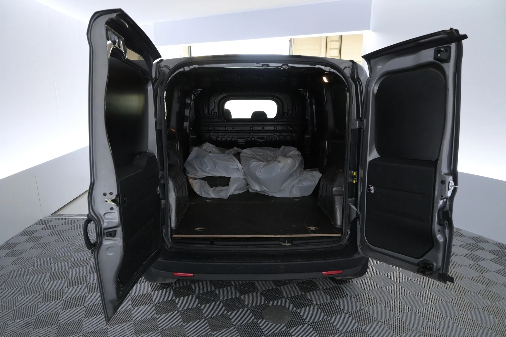Car Image - 3yuKEUDqJwaX1gisduaBMl