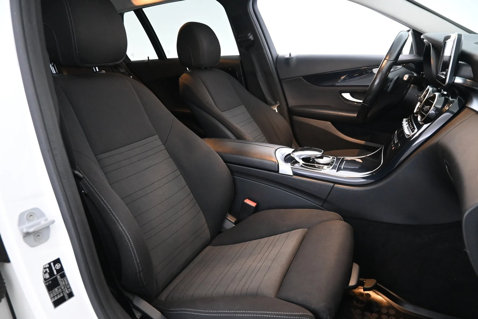 Car Image - 618XF3z8uGljtJzL2kNArI
