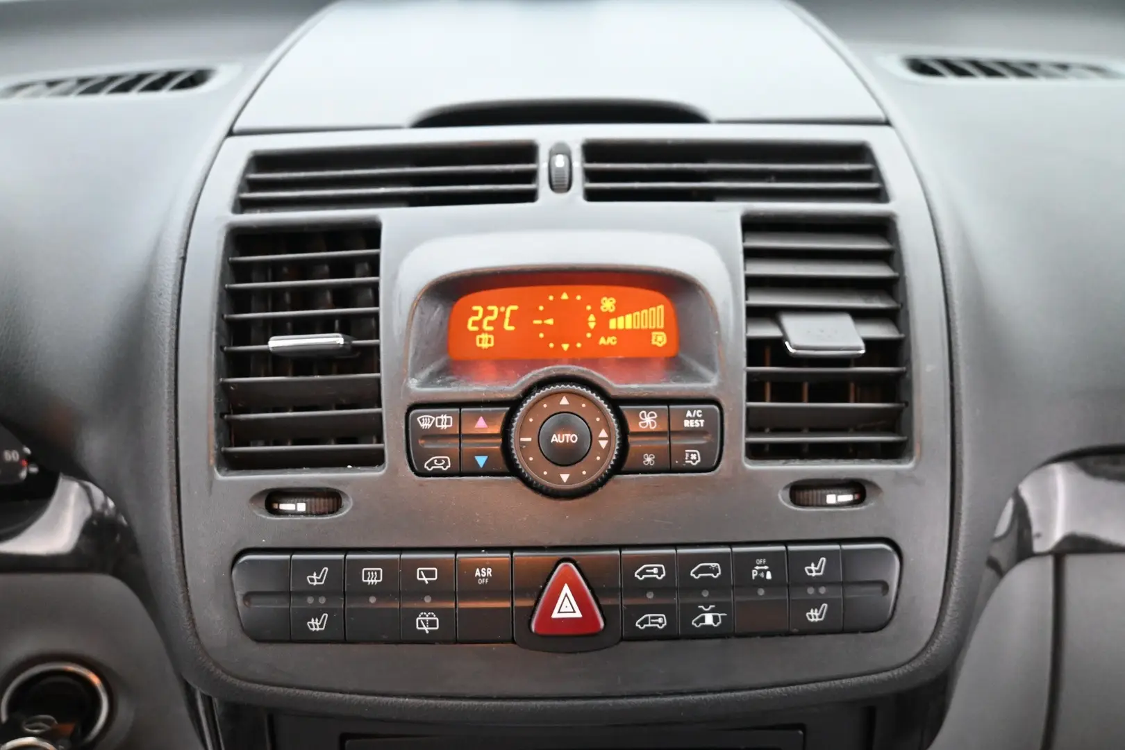 Car Image - 7DhOgUiMj15NMxEpeNlcWp