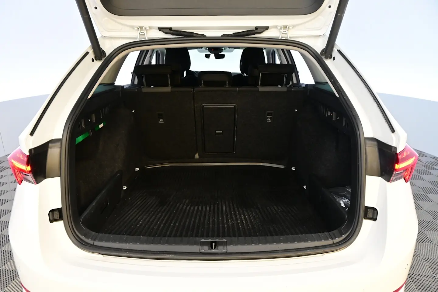 Car Image - 5nNtZq2MhUJ1lEXYUigf1