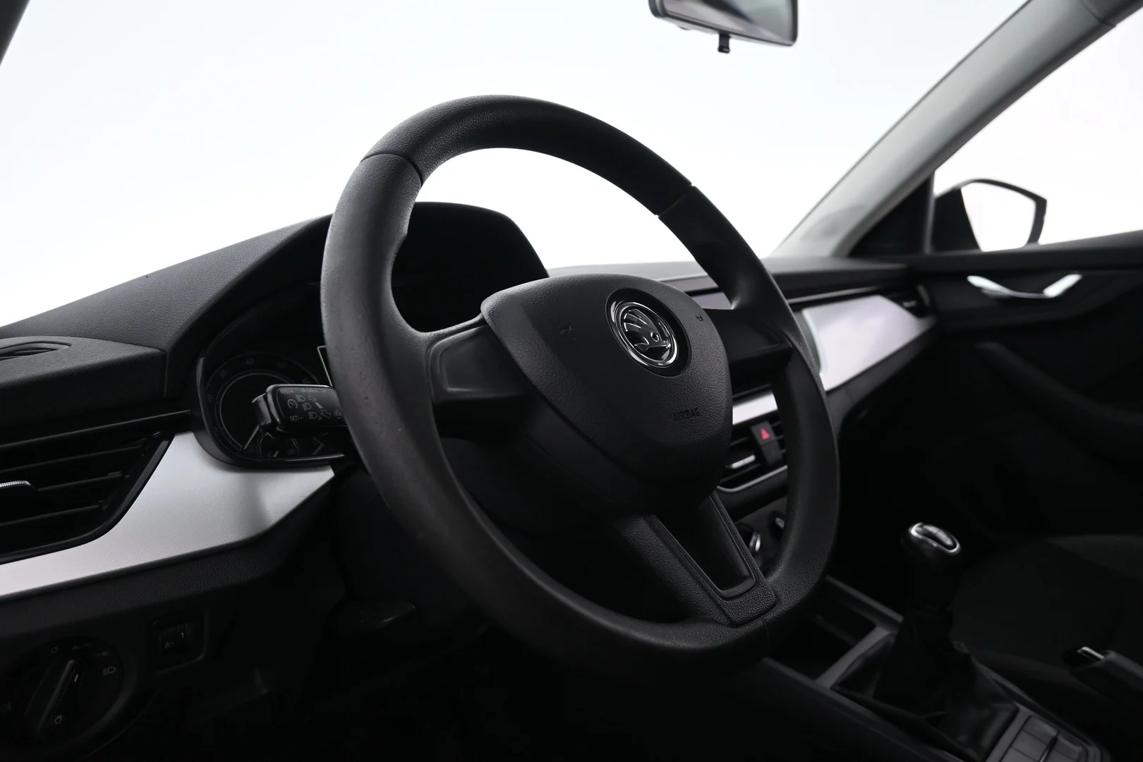 Car Image - 4KHOOK8jHrafjwUmMlBI9W