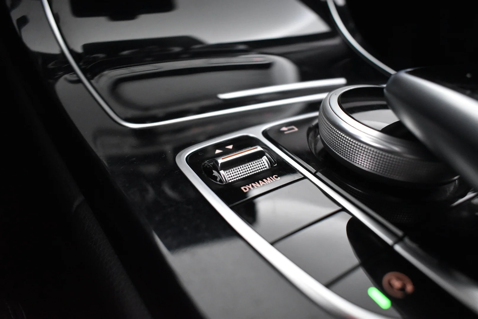 Car Image - 6KigQc3rpTw2IG0mS0HSWi