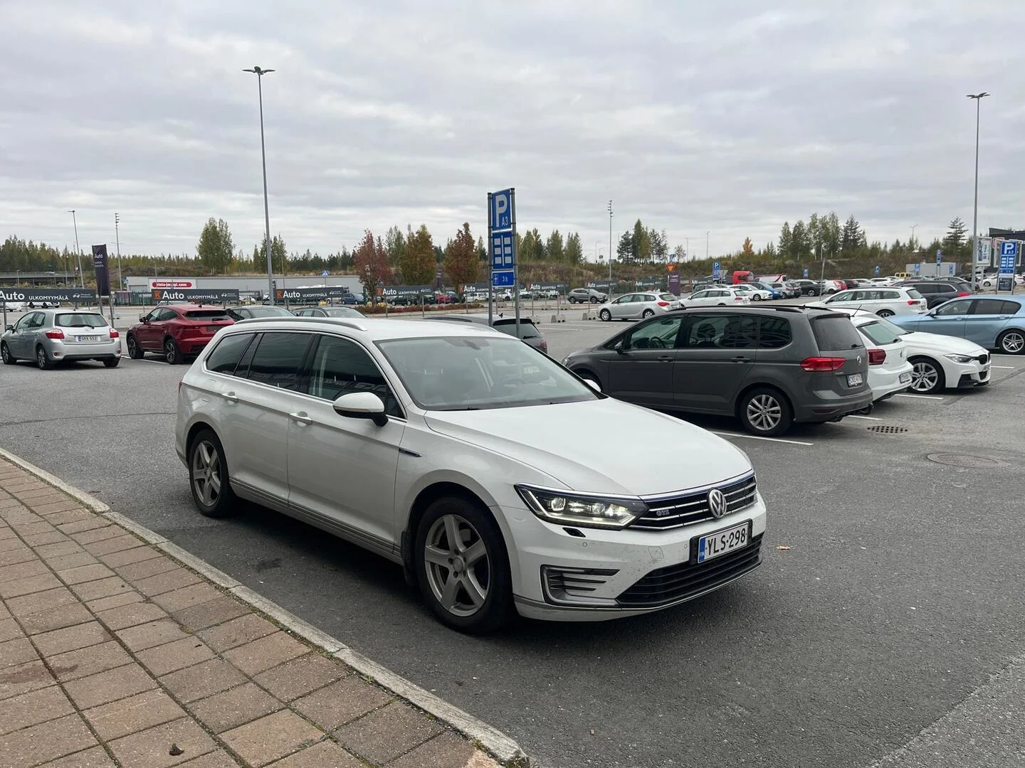 Car Image - 2iXDUA6RwtReVFI9J728fn