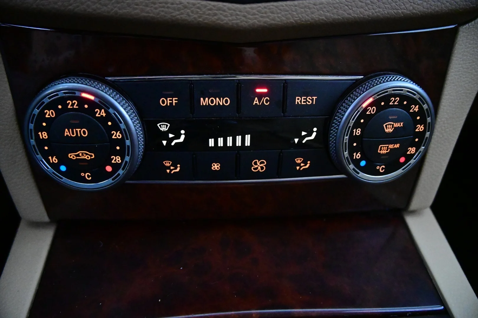 Car Image - 4p08uBl835ZYA0D9dqEpYE