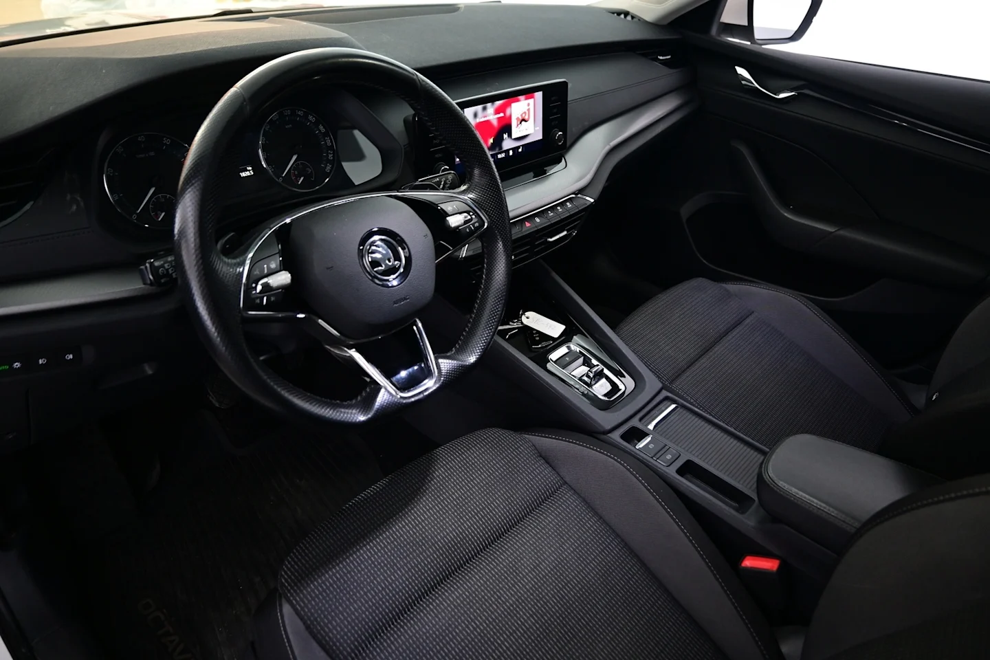 Car Image - 7vQz9JIPg7qSTng034e0Ru