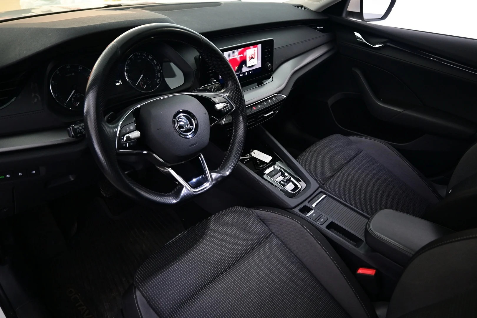 Car Image - 7vQz9JIPg7qSTng034e0Ru
