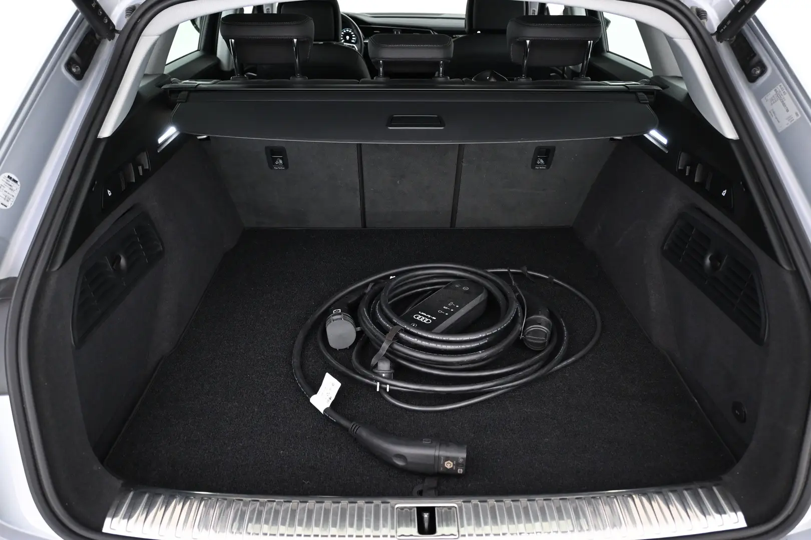 Car Image - 78Otkw3tBMWsyFS2IggW6W