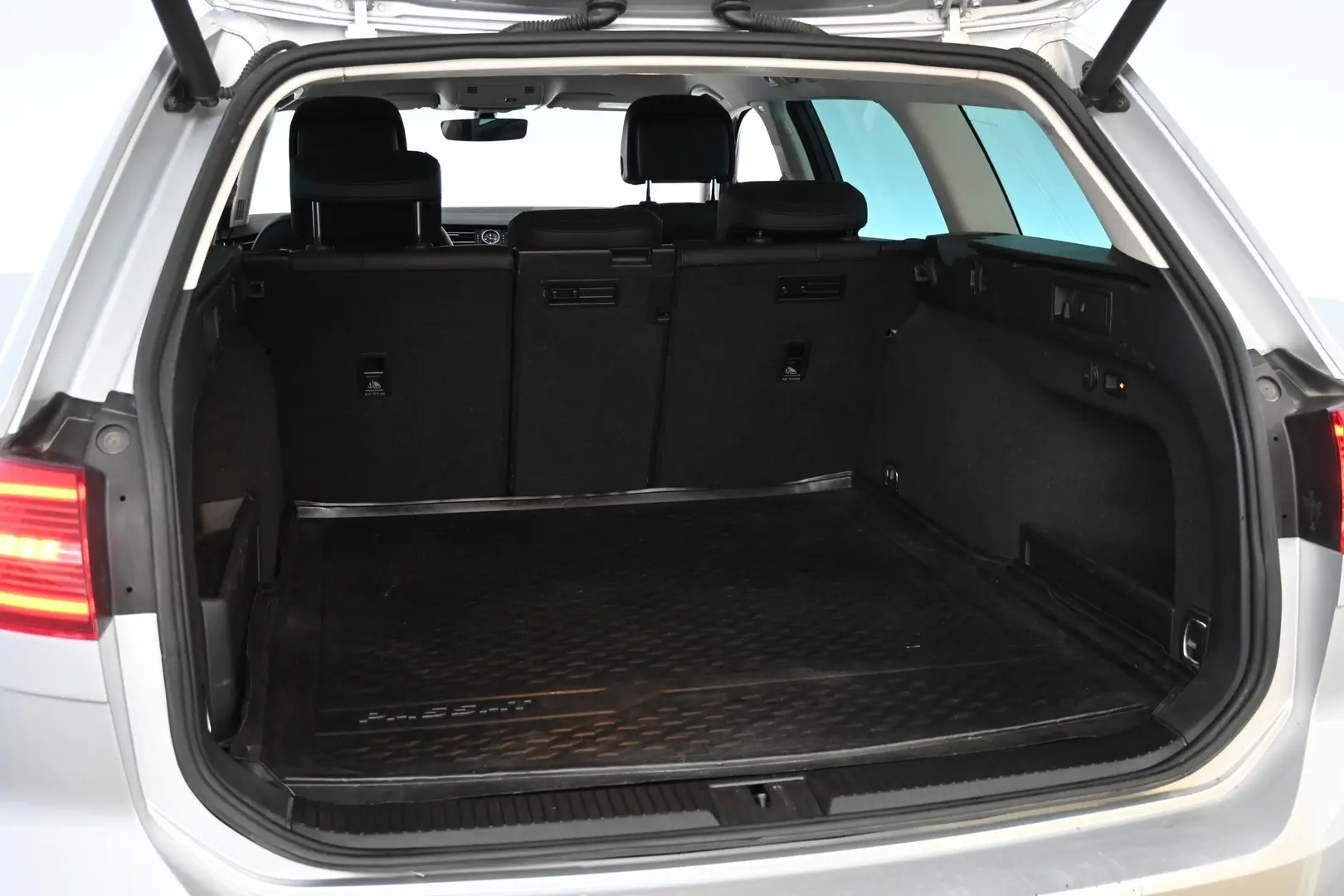 Car Image - 3Kfiu7oIfEuxYT8KgYBhAZ