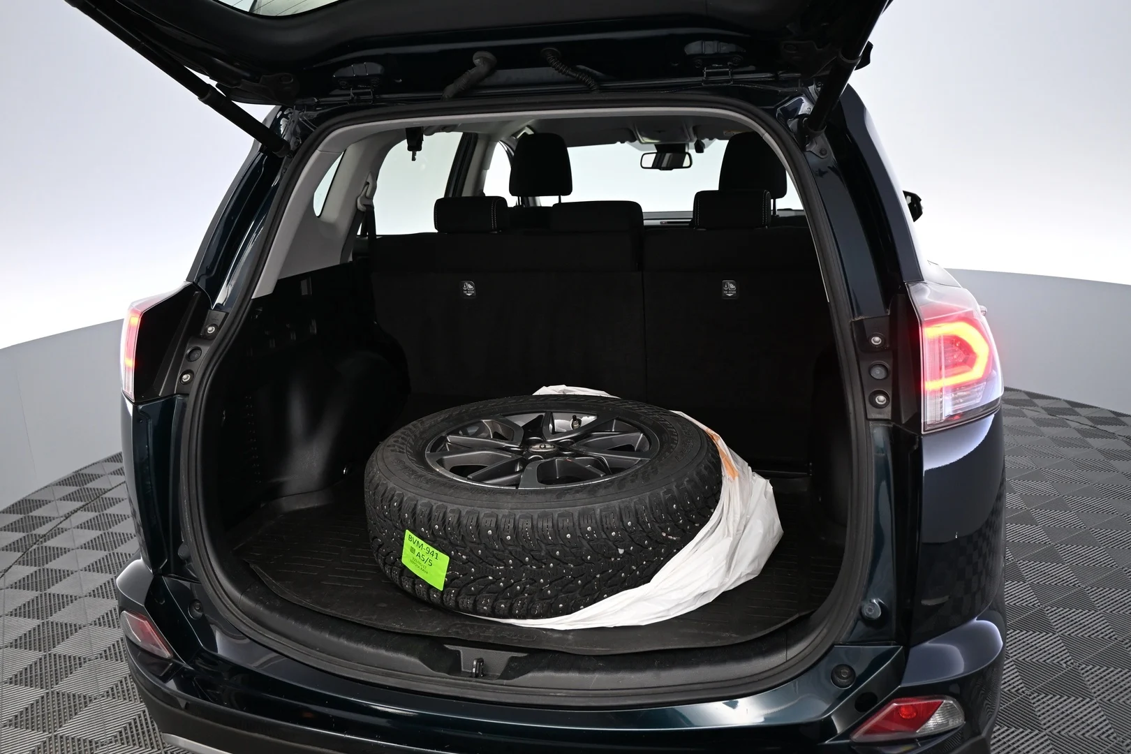 Car Image - 74bFHYtM0r4TXBHWLW6bDr