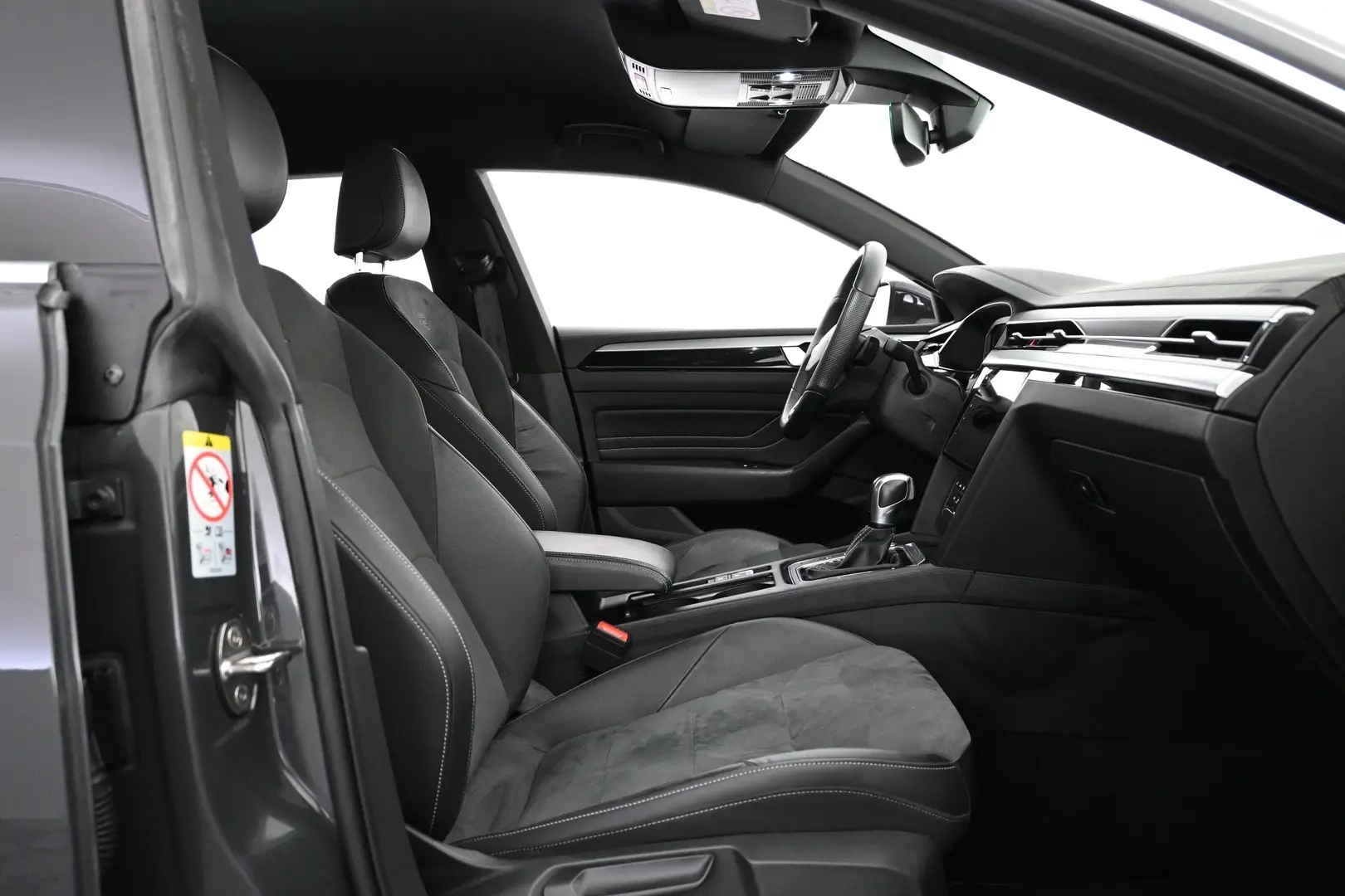 Car Image - 2ebI7q2bHhjJwl9mH4B3oq