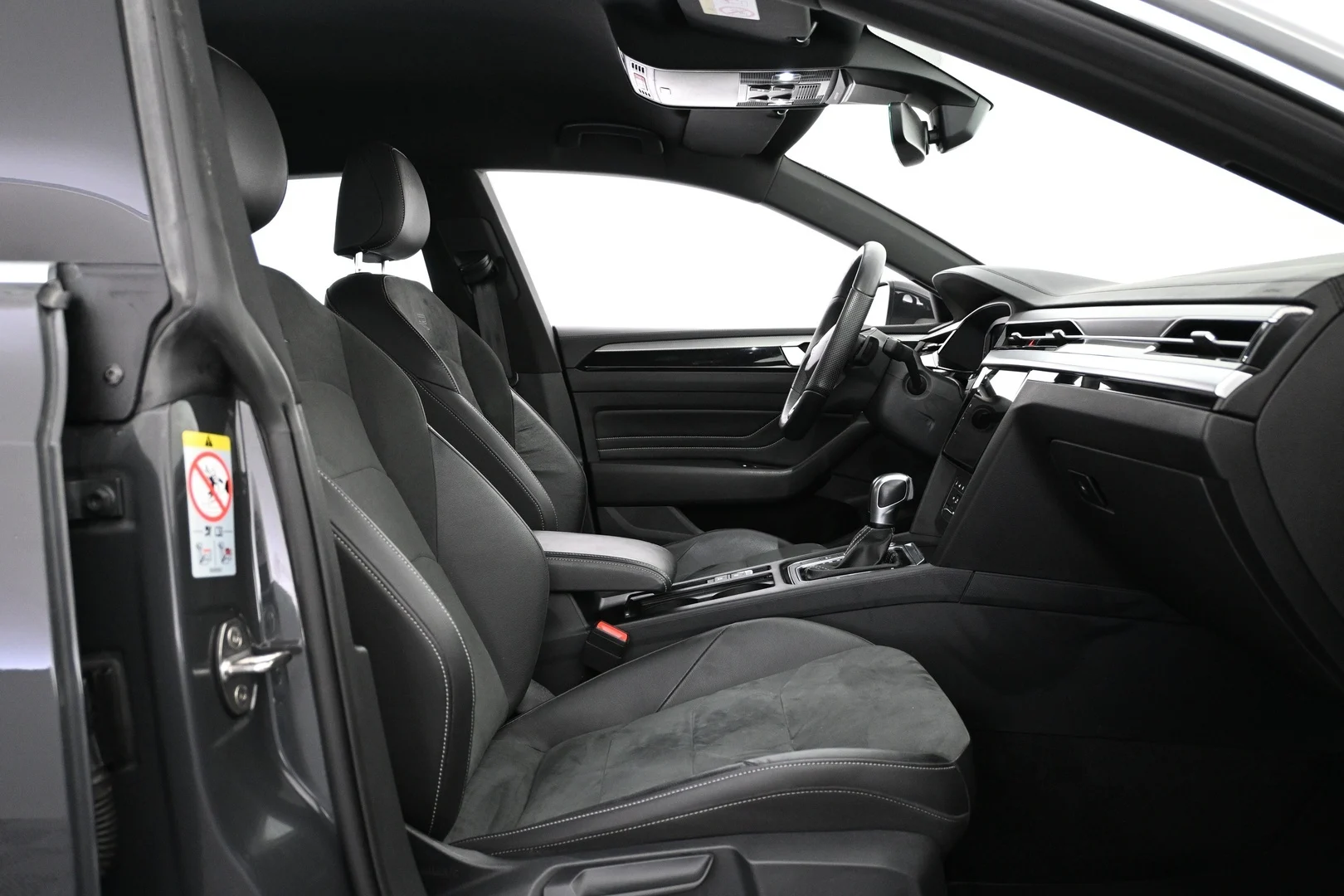 Car Image - 2ebI7q2bHhjJwl9mH4B3oq