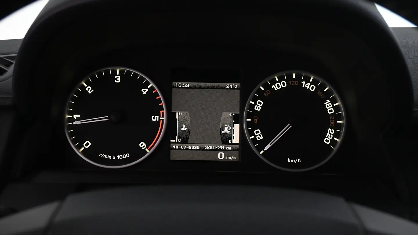 Car Image - 7uQI9fxLol23hClxZmK2sv