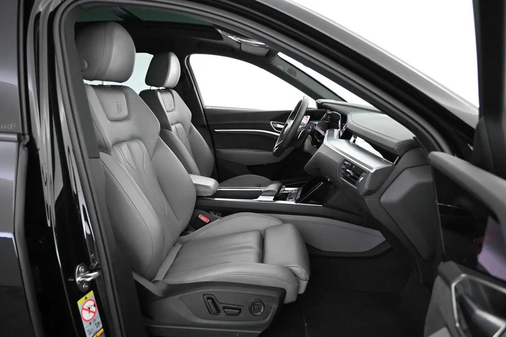 Car Image - 1tNUvIJCHYlVIlvFSbWeln