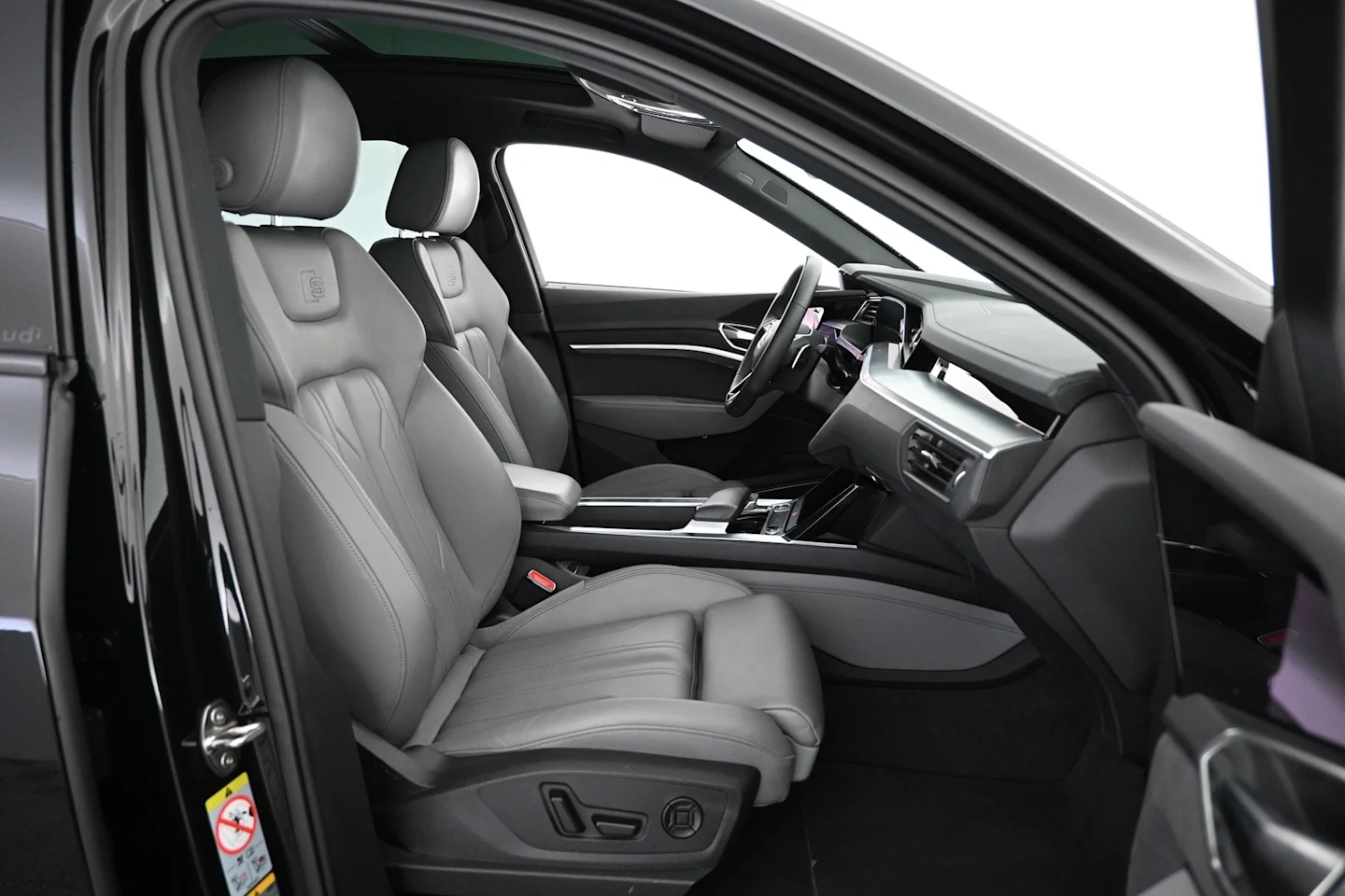 Car Image - 1tNUvIJCHYlVIlvFSbWeln