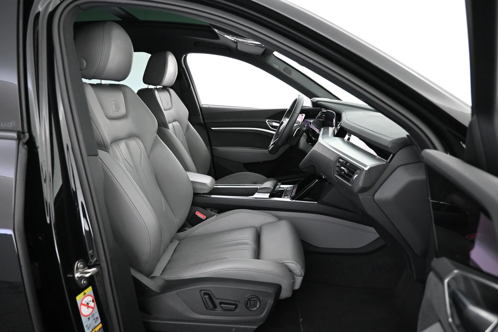 Car Image - 1tNUvIJCHYlVIlvFSbWeln