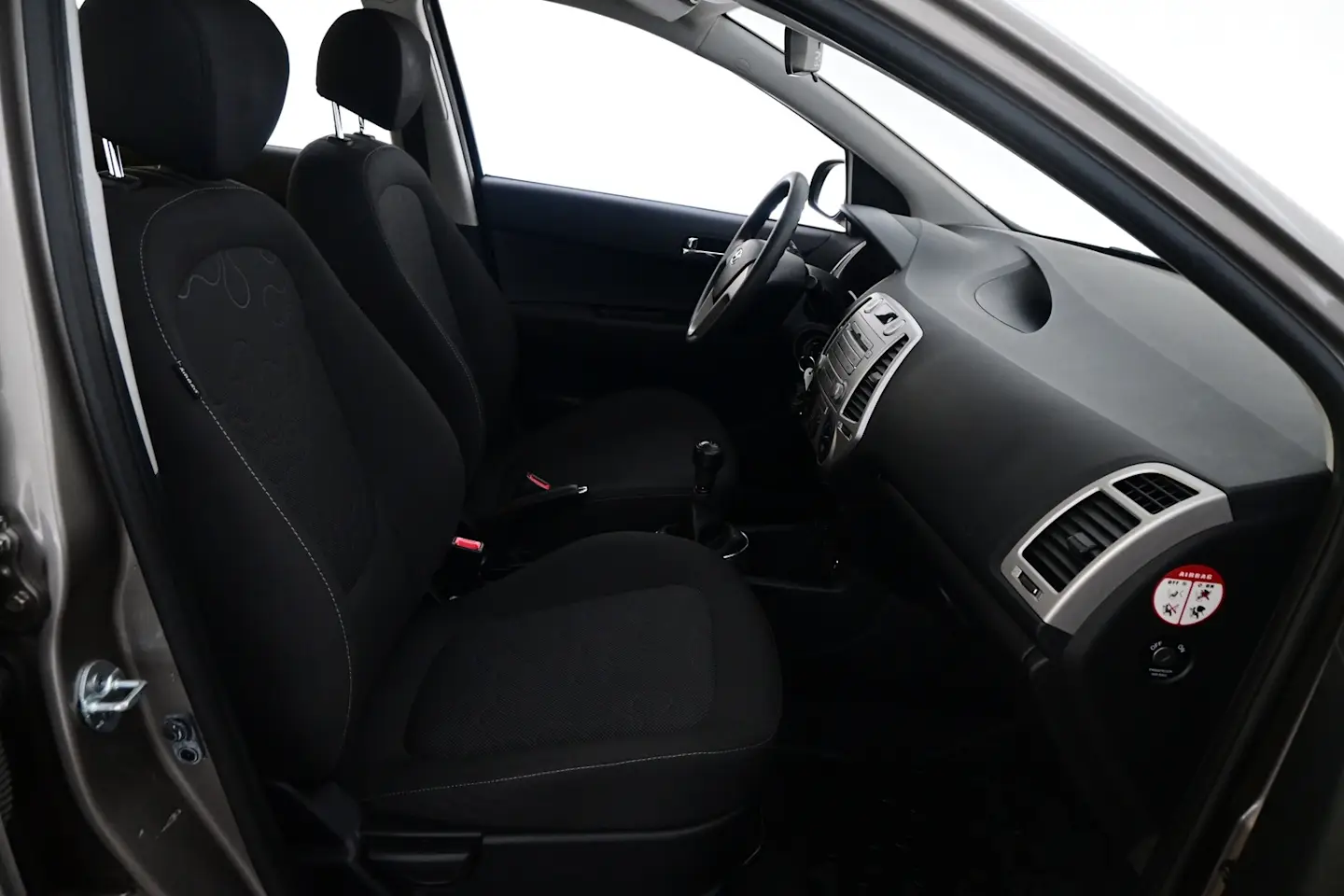 Car Image - 7n6w9Bkn8yzHzslrdcC3i2