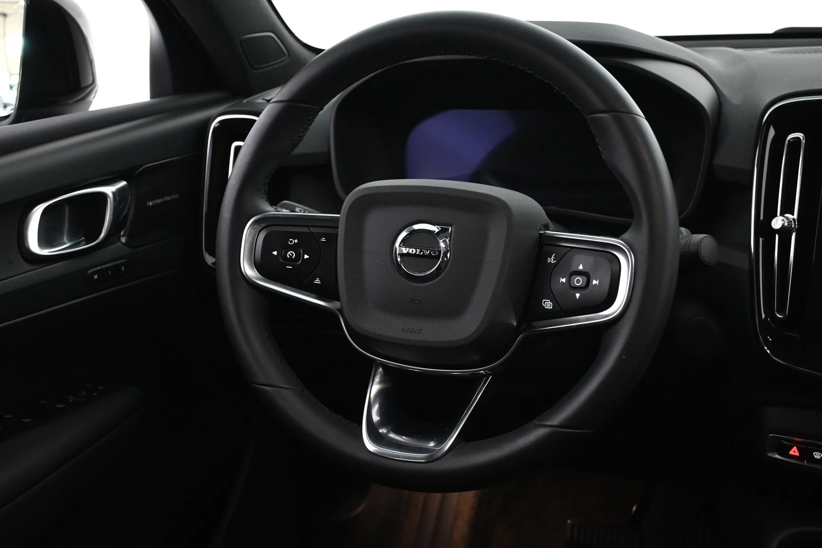 Car Image - 2Fq7pjzBDqK8hvSFD43VZ0