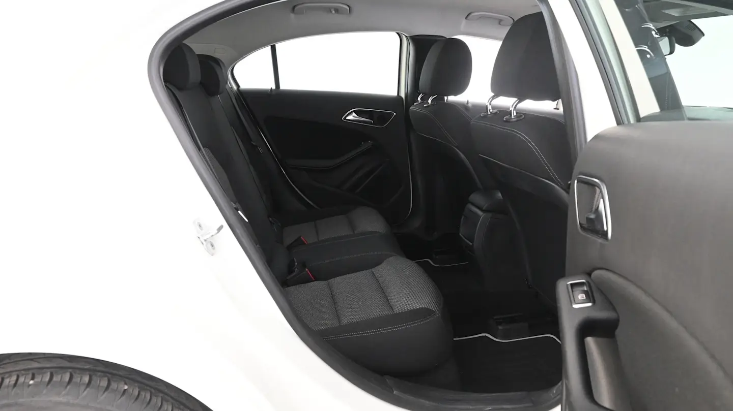 Car Image - 13DKLBfdGVJIjKouFkIudj
