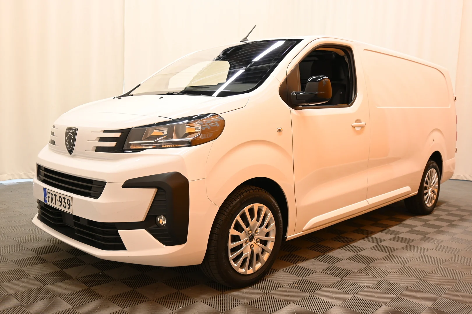 Car Image - 6I4daBv1ClqxrwyozwnNxZ