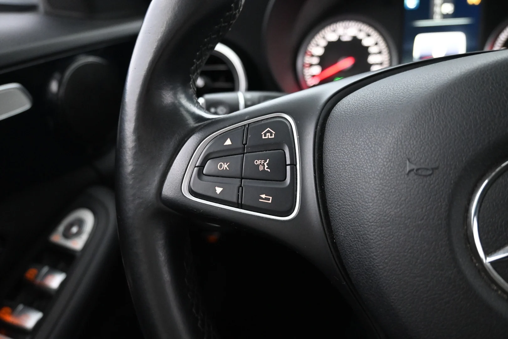 Car Image - 4JsSfLui1ewC0bY666ml5C