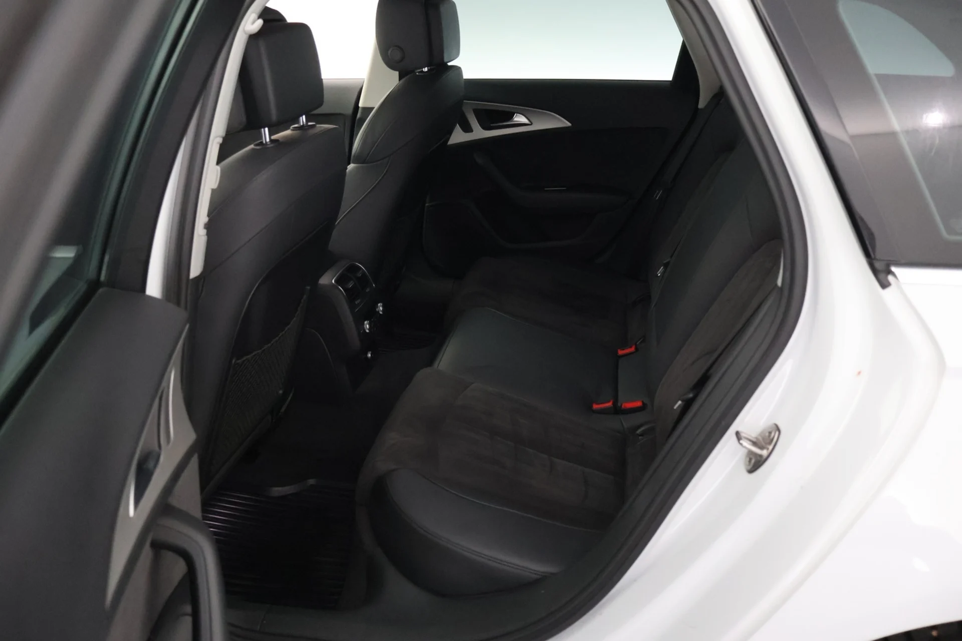 Car Image - 2v7q50pdv4KdLbf2IxBO8Z